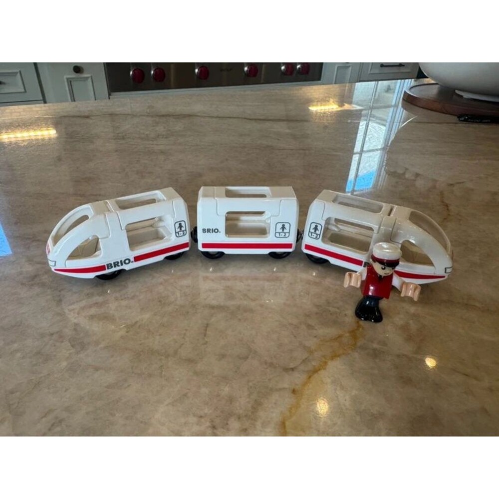BRIO 33506 Travel Passenger Train – 3 Cars + Original BRIO Conductor Figure